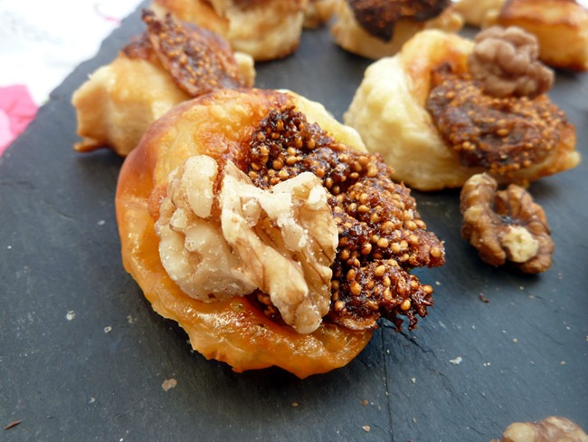 Feuilletés au chèvre figues noix et miel_