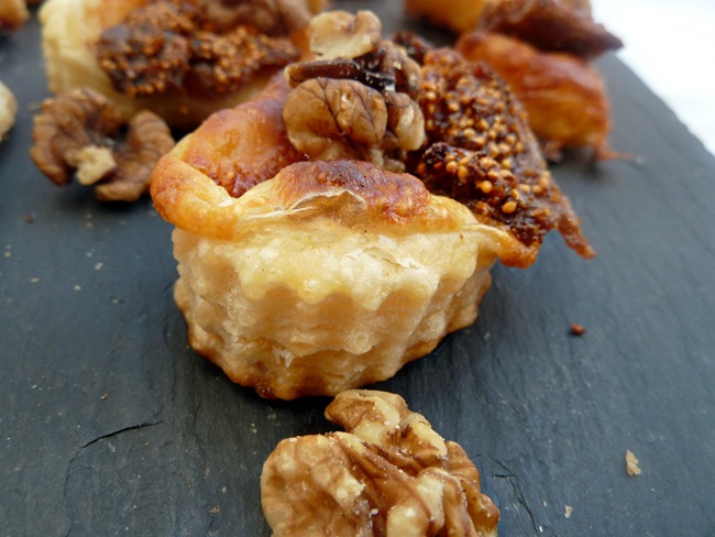Feuilletés au chèvre figues noix et miels
