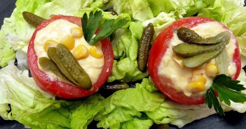 recette entrée : Tomates farcie a une crème de maïs