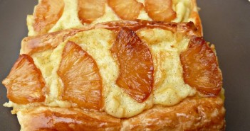 Feuilletés à la crème pâtissière et ananas caramélisés
